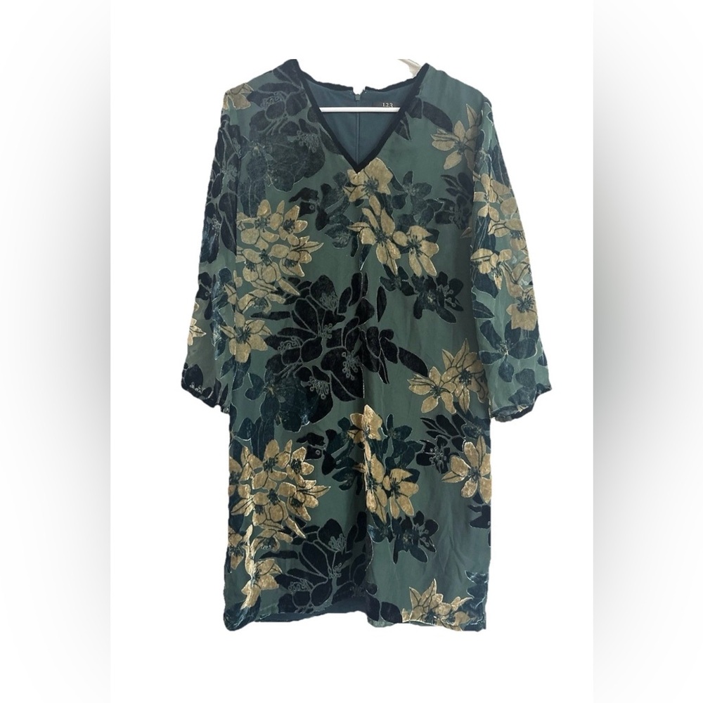 123 Paris size small Floral Green Dress long sleeves vneck